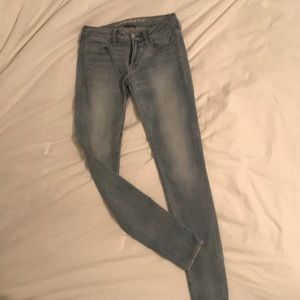 light wash american eagle jeans